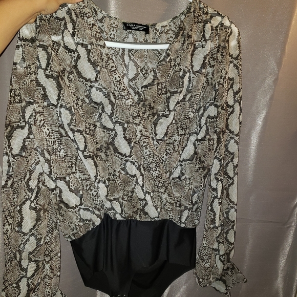 Small long sleeve bodysuit - Picture 2 of 3